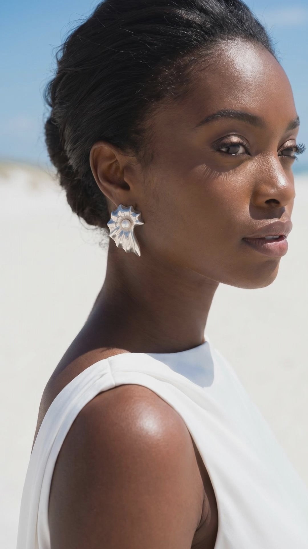 Concha Pearl Shell Earrings